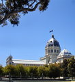 В этом здании проходило первое заседание Австралийского парламента 9 мая 1901 года, на котором было провозглашена независимость Австралии.