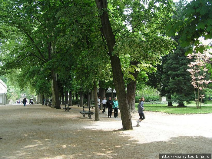 Прогулка по саду Париж, Франция
