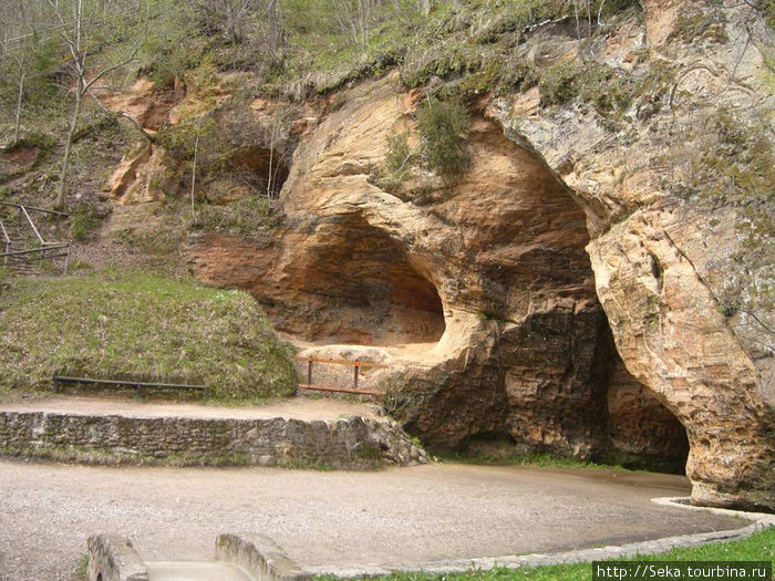 Пещера Гутманя и её окрестности Сигулда, Латвия