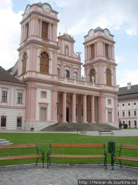 Монастырь Гёттвайг в Кремсе
