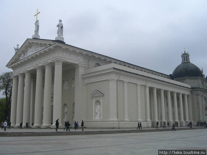 Кафедральная площадь в Вильнюсе Вильнюс, Литва