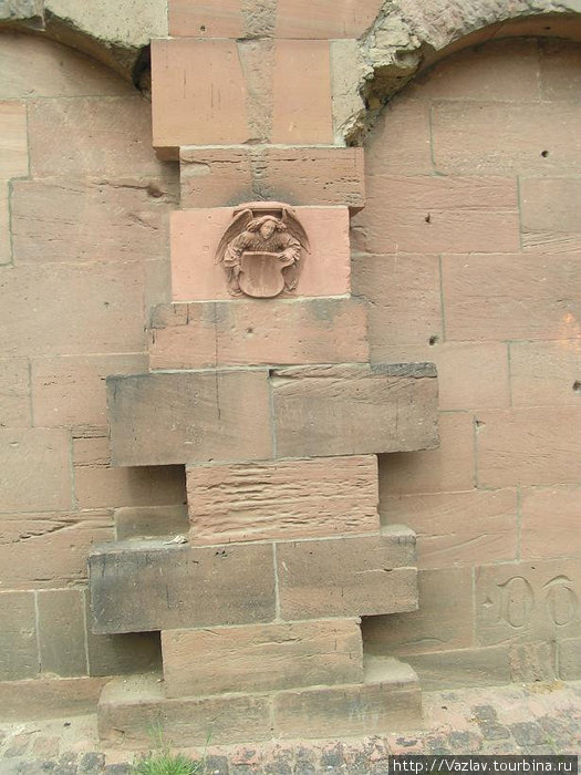 Лицо в стене Вормс, Германия