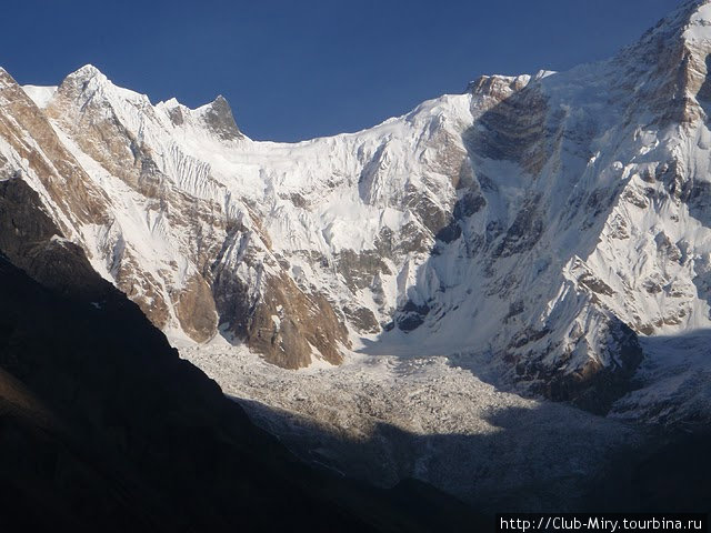 Ледник Аннапурны, освещенный утренними лучами Национальный парк Аннапурны, Непал