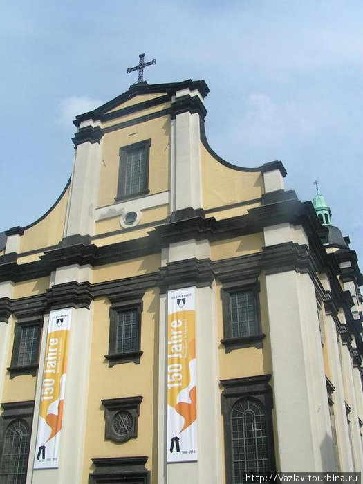 Парадный фасад церкви Дюссельдорф, Германия
