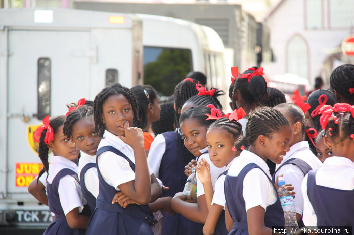 Школьницы Порт-оф-Спейн, Тринидад и Тобаго