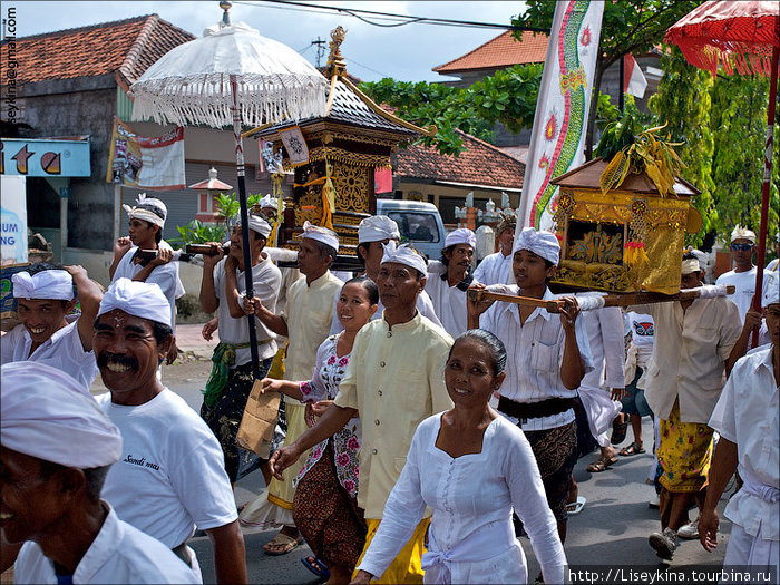 Обряд очищения Меласти (Melasti) Бали, Индонезия
