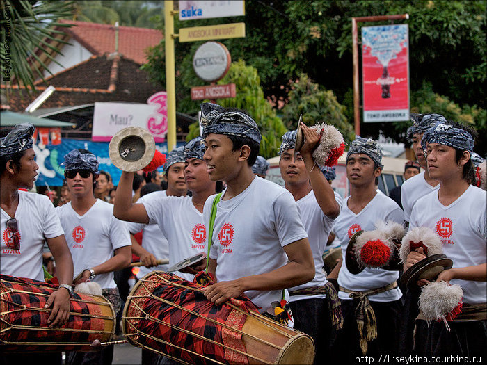 музыканты тоже шумят Бали, Индонезия