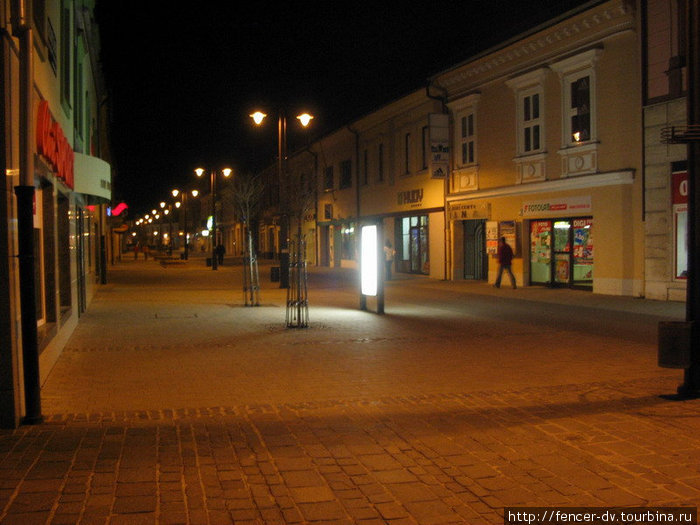 А вот ночью Липтовски-Микулаш очень даже симпатичен Липтовски-Микулаш, Словакия
