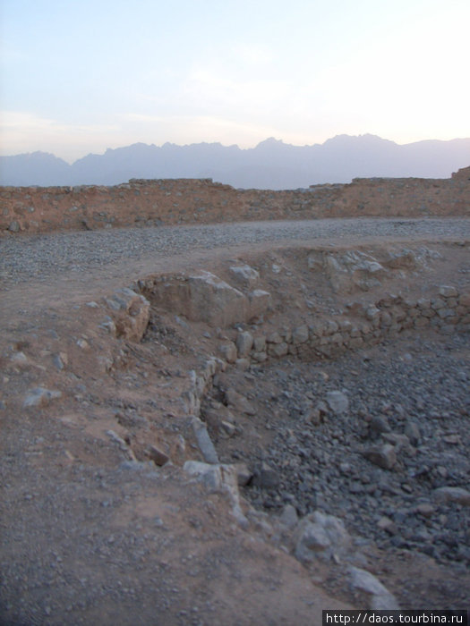 Йезд зороастрийский: Башни молчания Йезд, Иран Йезд зороастрийский: Башни молчания Йезд, Иран