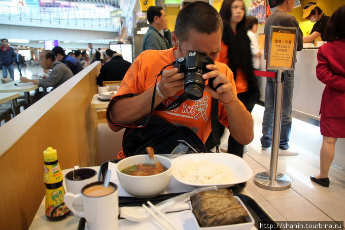 В гонконгском аэропорту кормят вкусно и сравнительно дешево Коулун, Гонконг