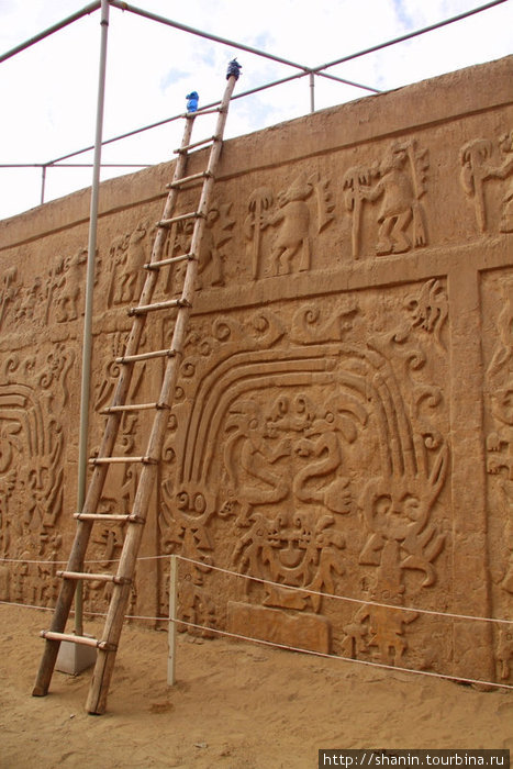 Рисунки на стене храма Трухильо, Перу