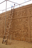 Рисунки на стене храма