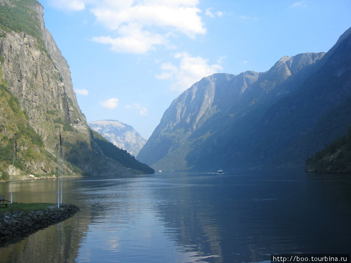 отсюда отплывают туристические кораблики Гудванген, Норвегия