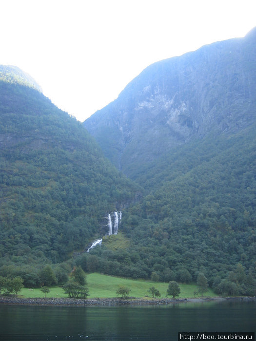 горные речки и водопады очень красивы Гудванген, Норвегия