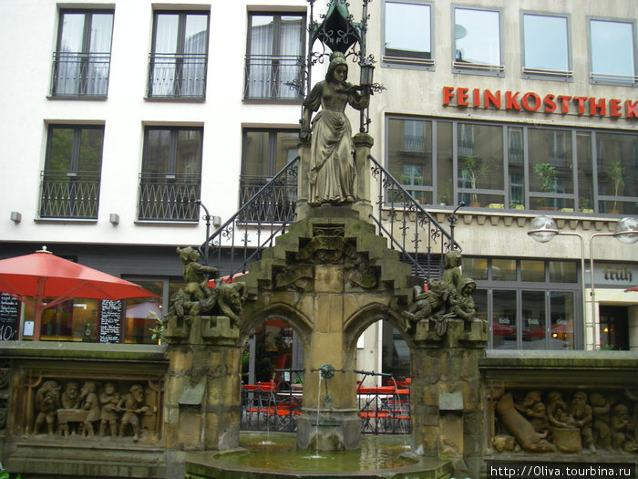 Тот самый фонтан Тетка с гномами Кёльн, Германия