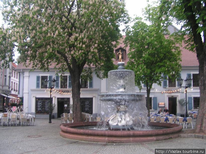 Чудесный фонтан Кайзерслаутерн, Германия