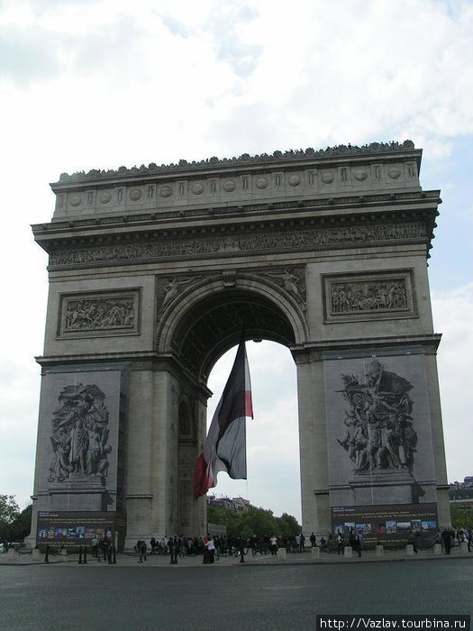 Триумфальная арка при входе Париж, Франция