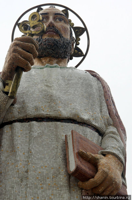 Апостол Петр с ключами от Рая Алауси, Эквадор