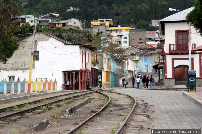 Рельсы ведут к вокзалу Алауси, Эквадор