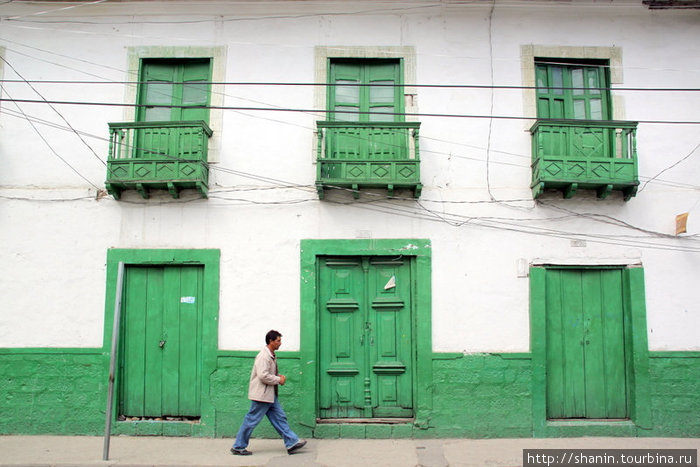 Зеленые двери и балконы Провинция Имбабура, Эквадор