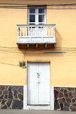Дверь и балкон