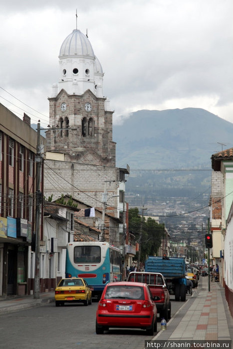 Город у вулкана Имбабура Ибарра, Эквадор