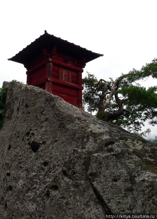Храм Стоящих Камней Ямагата, Япония