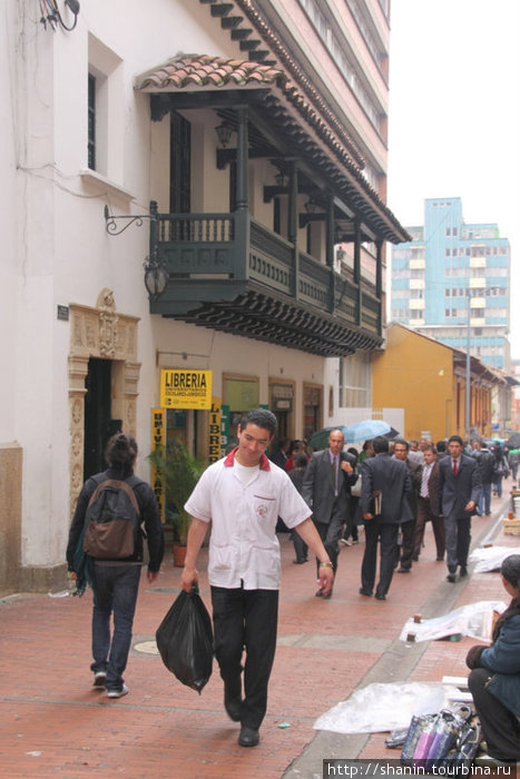 Улочка в центре Богота, Колумбия