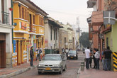 Узкая улочка в центре Боготы