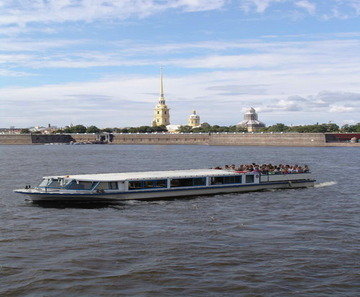 Экскурсии по рекам и каналам Петербурга / Along rivers and canals of St. Petersburg