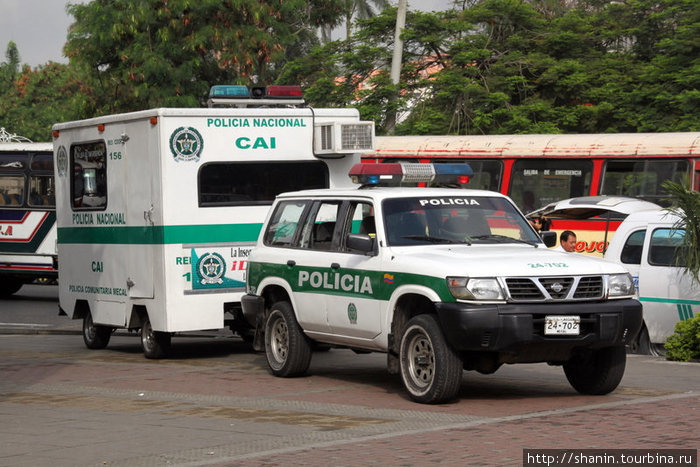 Полицейская машина с прицепом Кали, Колумбия