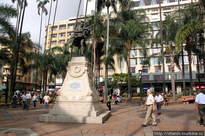 Памятник Симону Боливару Кали, Колумбия