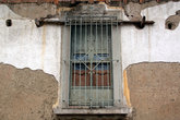 Окно старого дома