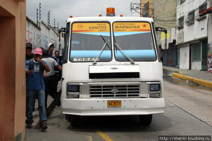 Автобус идет из Мериды в Табай Табай, Венесуэла