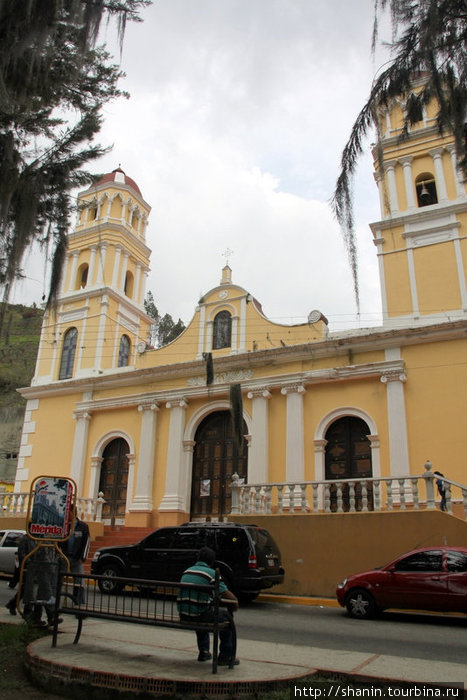 Собор в центре городка Табай Табай, Венесуэла