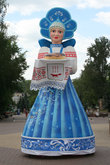 В честь праздника в городе появились оригинальные куклы.