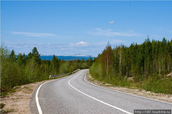 Дорога на Кандалакшу красива и пустынна Республика Карелия, Россия