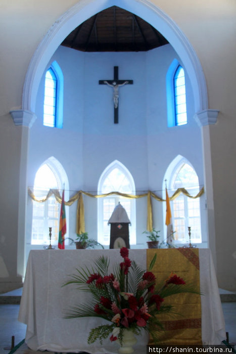 Алтарь в церкви Святого Петра Гояве, Гренада