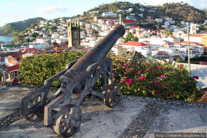 Пушка на краю Сент-Джорджес, Гренада