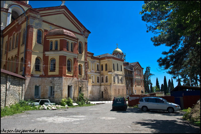 Монастырь до сих пор реставрируется и восстанавливается Новый Афон, Абхазия