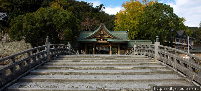 Святилище Варэй-дзиндзя, в котором и проводится фестиваль бычьих демонов. Увадзима, Япония