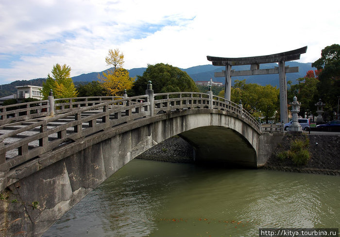 Мост через реку. Увадзима, Япония