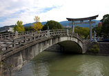 Мост через реку.