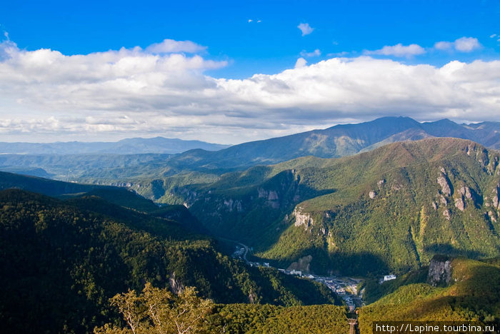 Со смотровой на пятой станции горы Куро-дакэ Национальный парк Дайсецудзан, Япония