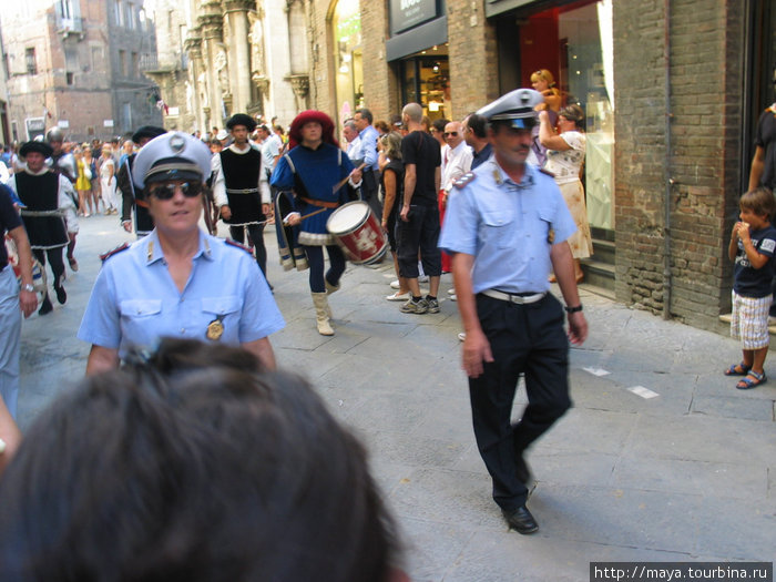 Сначала полиция Сиена, Италия