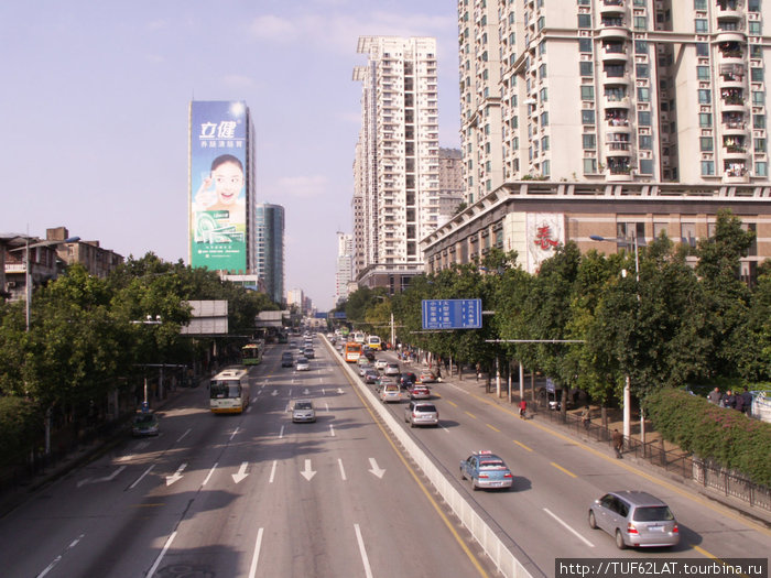 Одна из большых  магистралей. Гуанчжоу, Китай
