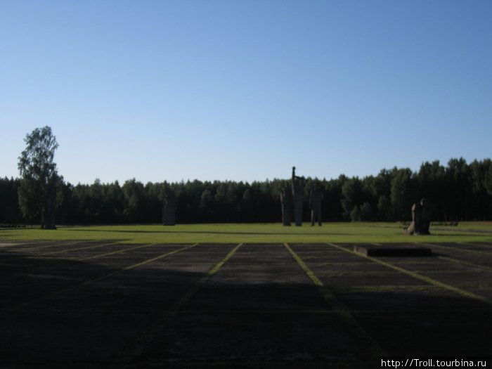Общий вид центрального поля мемориала Саласпилс, Латвия