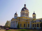 Спасо-Преображенский собор — цвета майского солнышка :)))