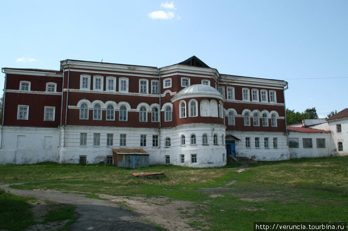 Бывшее духовное училище, школа №1. Краснослободск, Россия