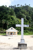 Крест на берегу